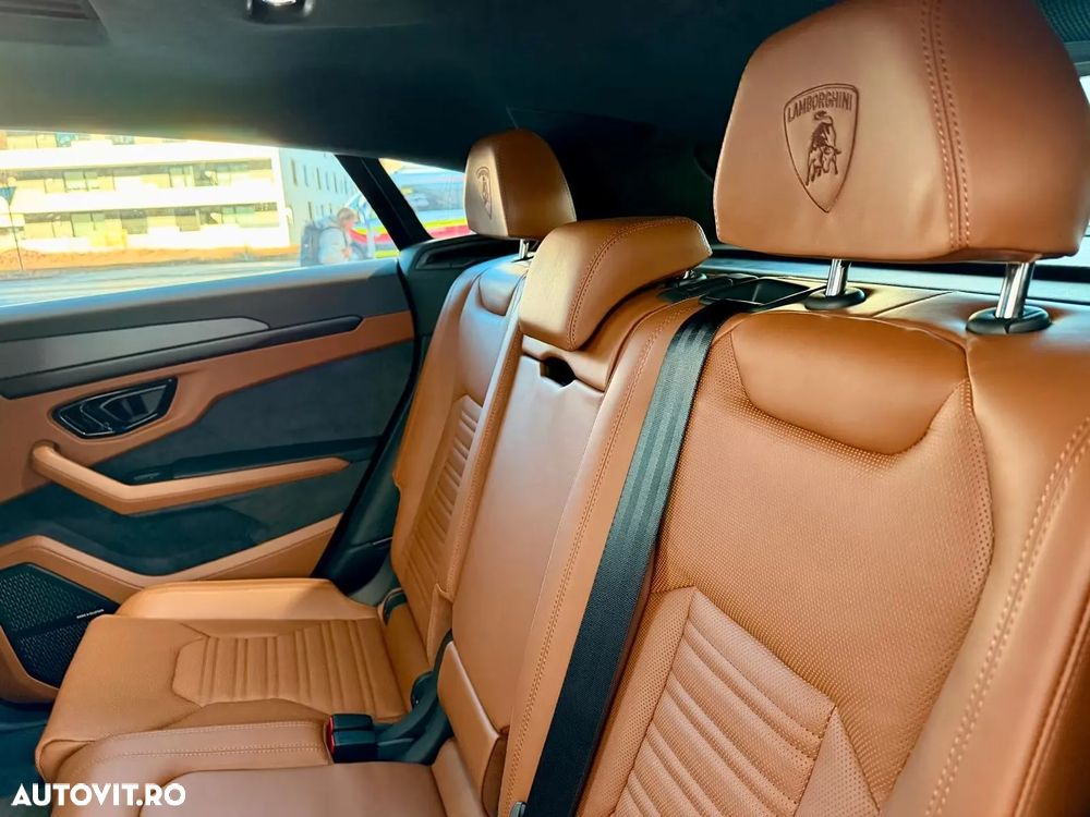 Lamborghini URUS - 13