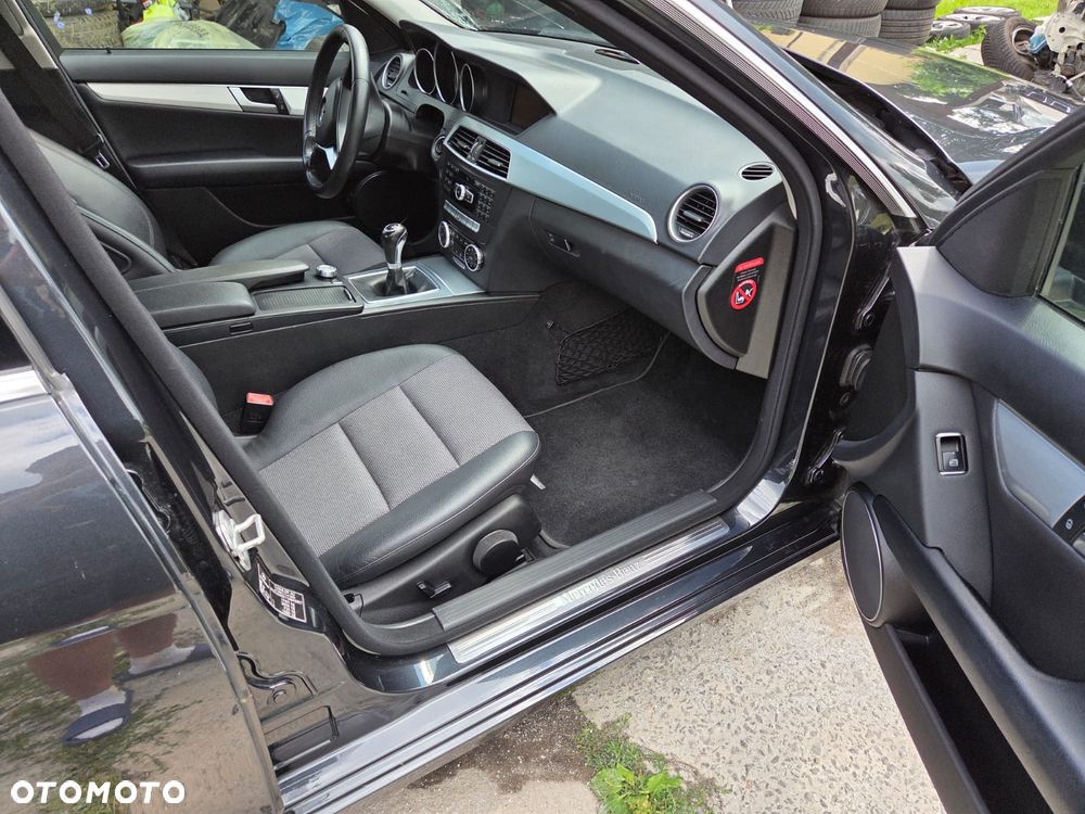 Mercedes-Benz Klasa C 180 (BlueEFFICIENCY) Avantgarde - 7