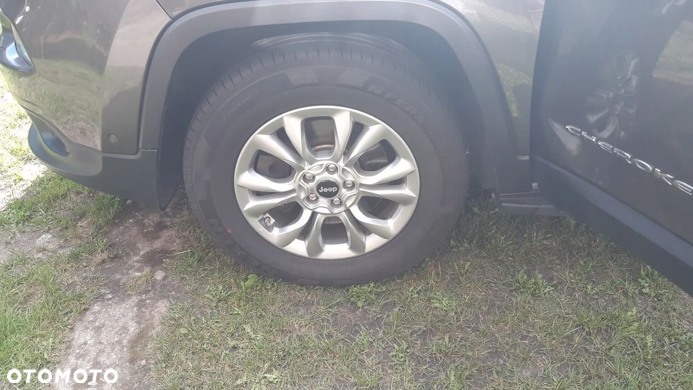 Jeep Cherokee - 1