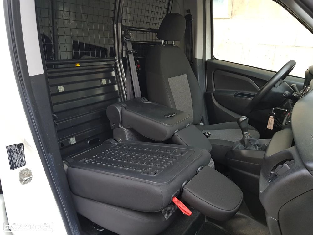 Fiat Doblo 3 Lugares - 36