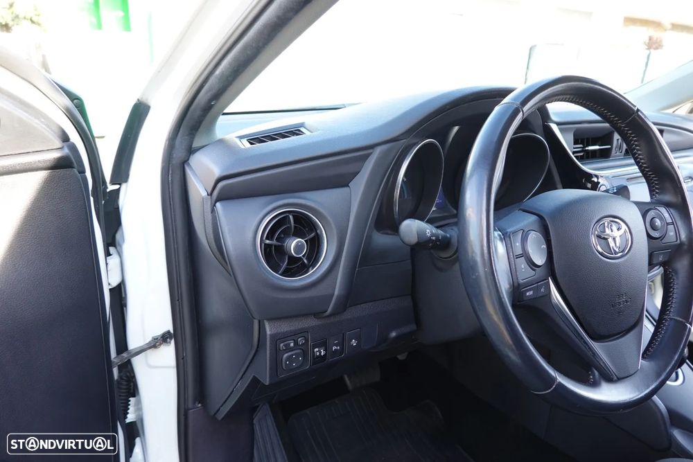 Toyota Auris Touring Sports 1.8 HSD Freestyle - 17