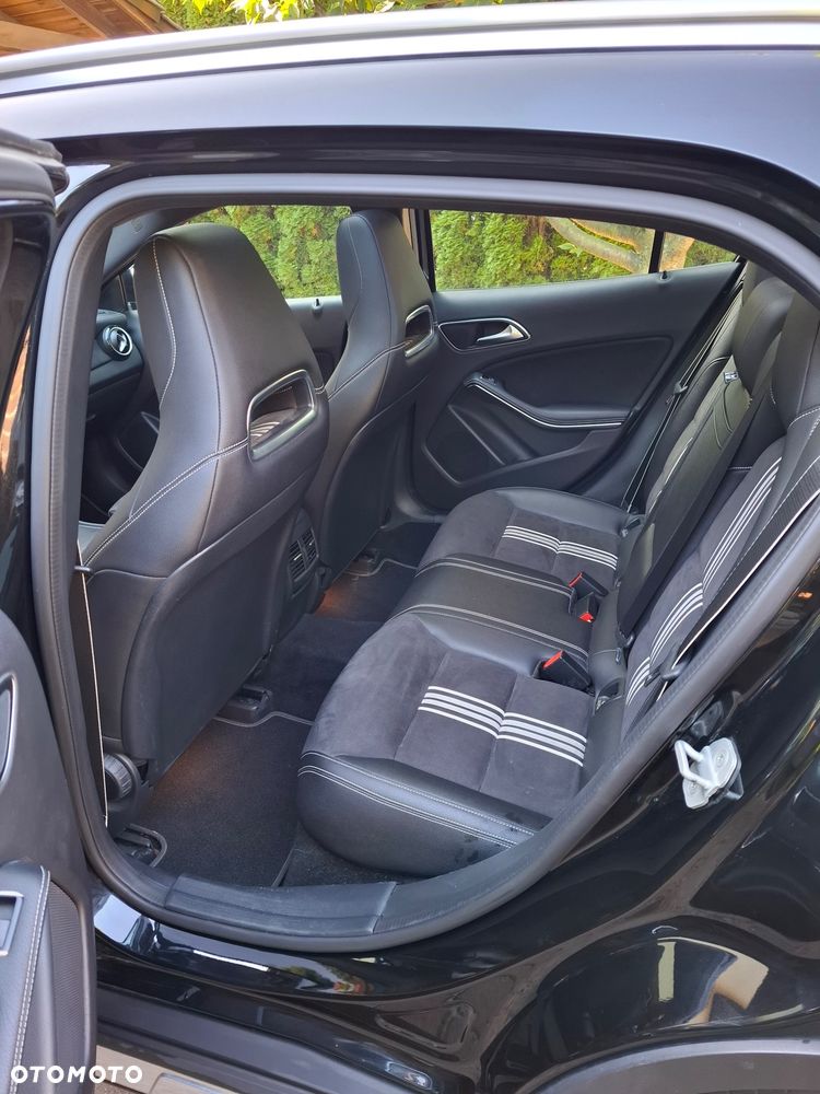 Mercedes-Benz GLA 200 7G-DCT - 9