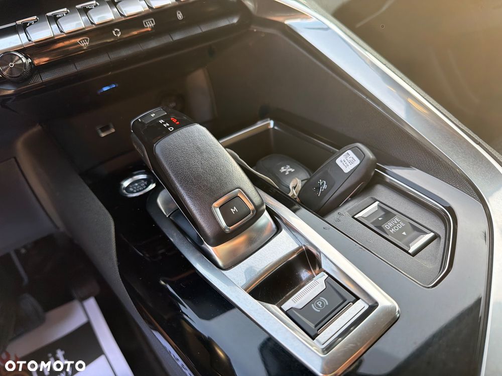 Peugeot 3008 1.5 BlueHDi Allure Pack S&S EAT8 - 23