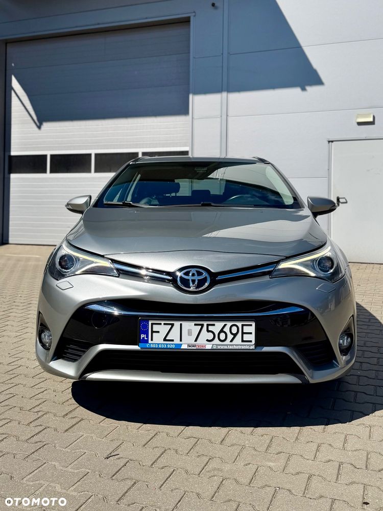 Toyota Avensis 1.8 Premium - 11