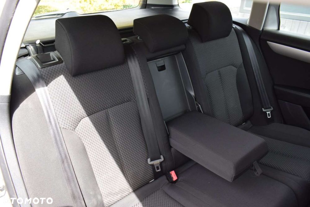 Volkswagen Passat - 23