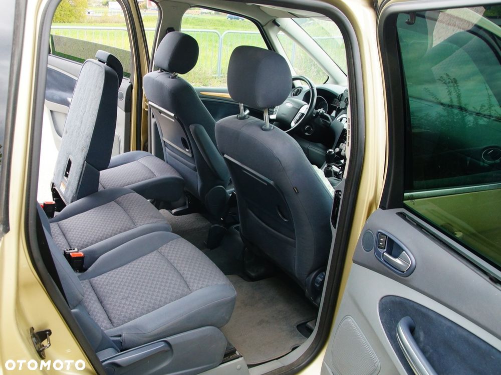 Ford Galaxy 2.0 Ghia - 14