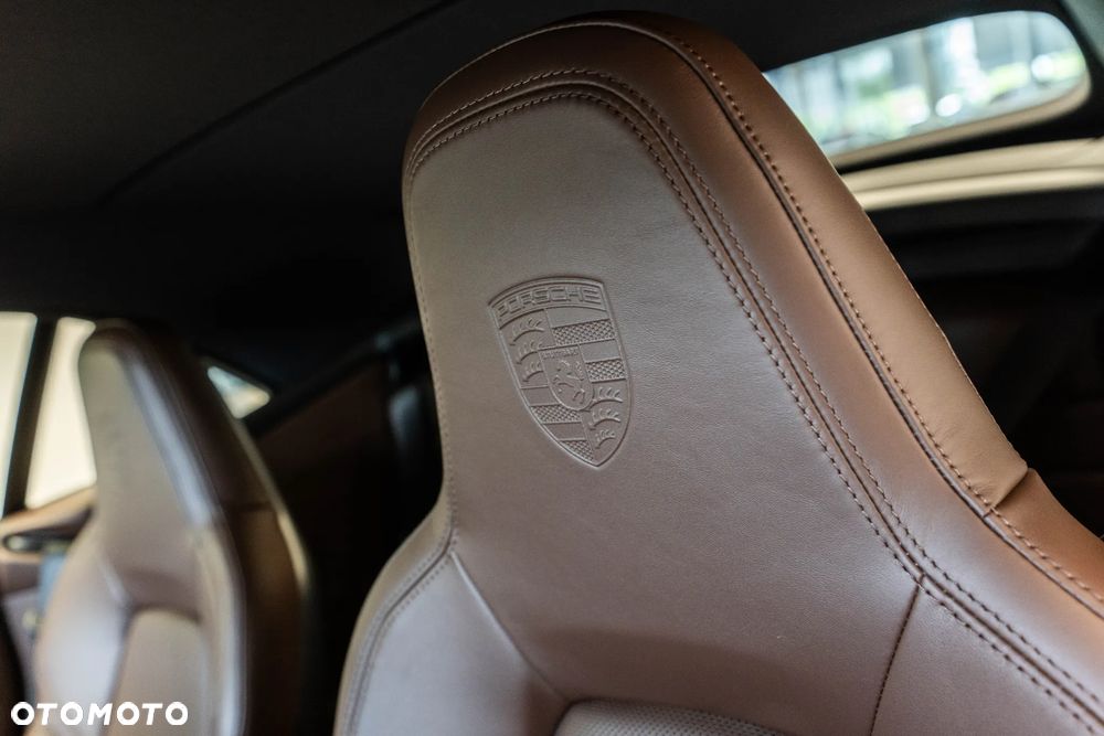 Porsche 911 Carrera 4S - 31