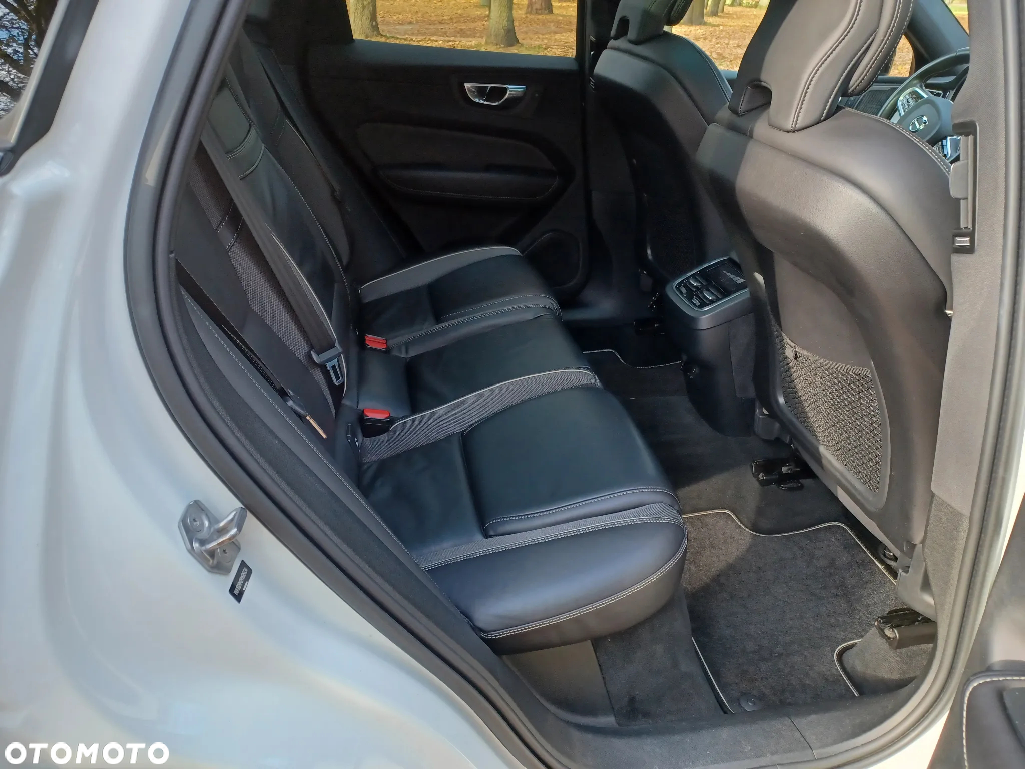 Volvo XC 60 T5 AWD R-Design - 19
