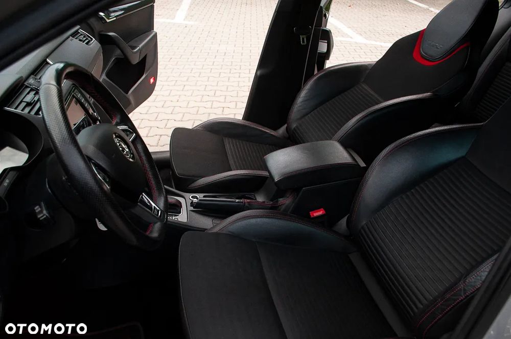 Skoda Octavia 2.0 TDI DSG RS - 26
