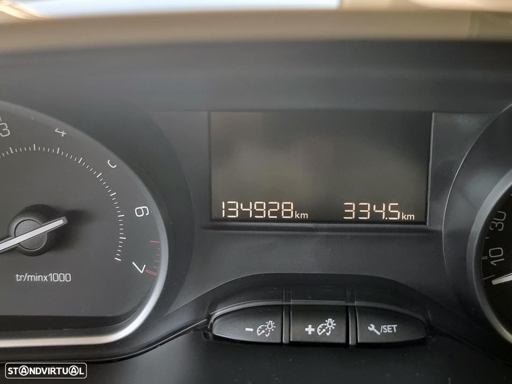 Peugeot 208 1.2 PureTech Signature - 6
