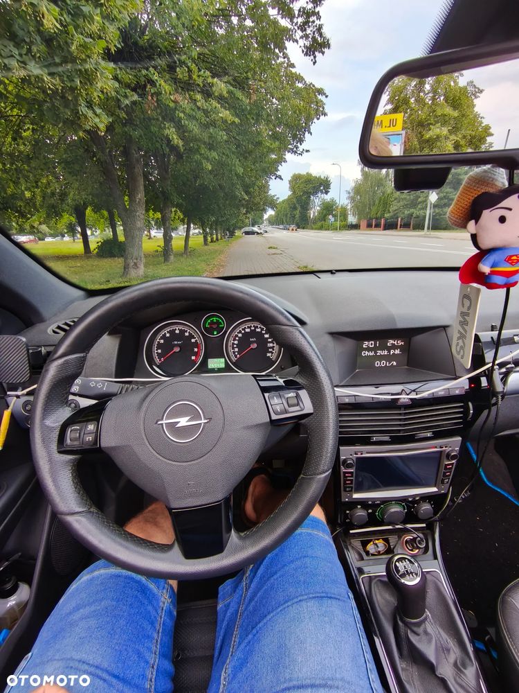 Opel Astra 1.6 T Cosmo - 4