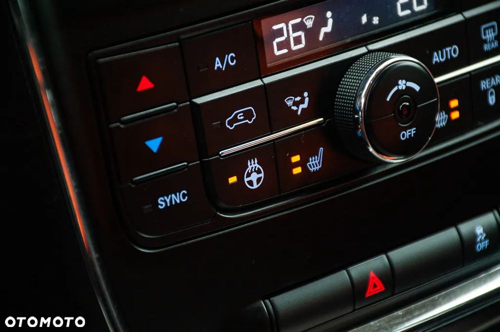 Lancia Voyager 3.6 Platinum - 28