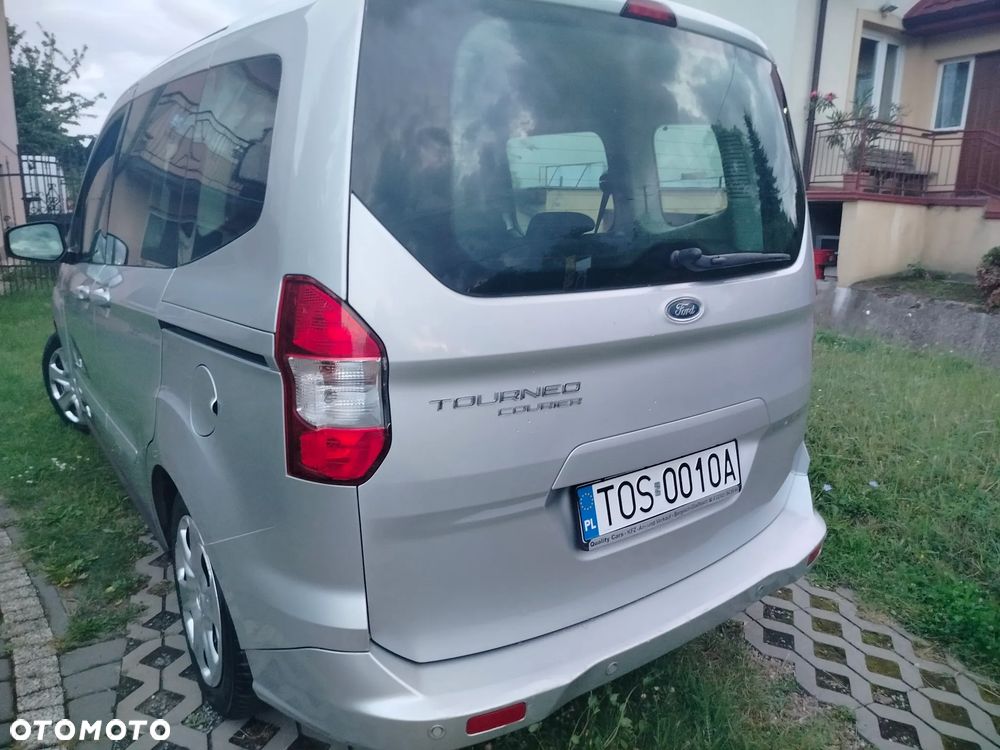 Ford Tourneo Courier 1.6 TDCi S&S Titanium - 18