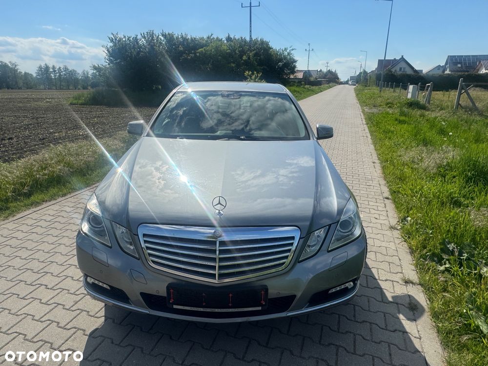 Mercedes-Benz Klasa E 250 BlueEFFICIENCY 7G-TRONIC Elegance - 2