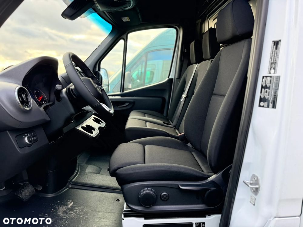 Mercedes-Benz Sprinter - 10