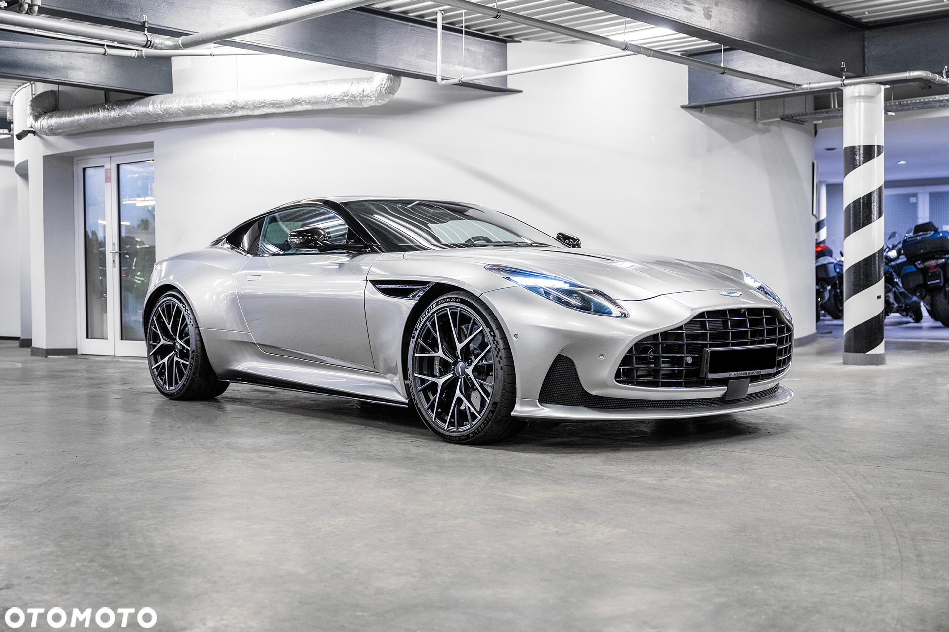 Aston Martin Inny - 2