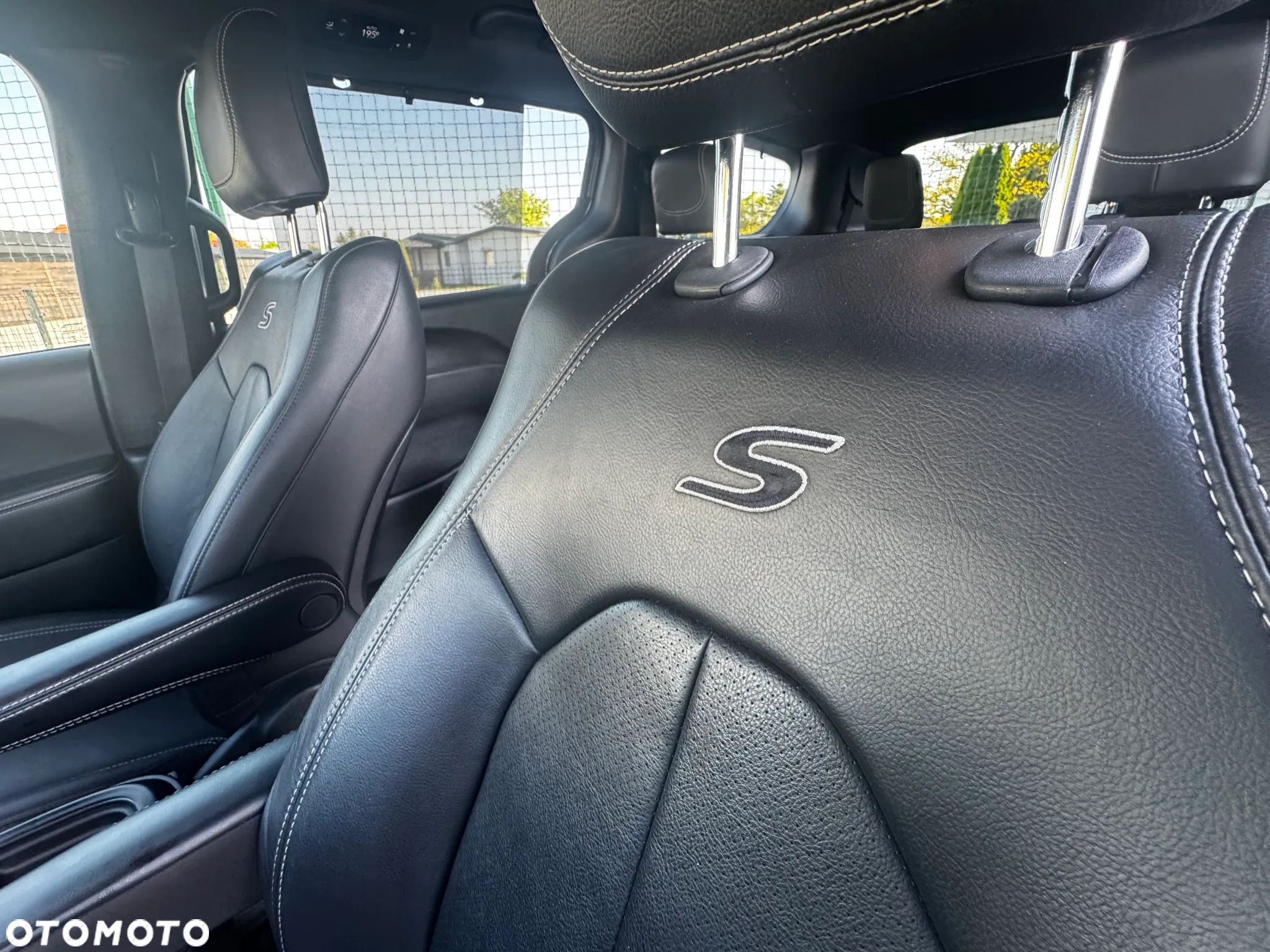 Chrysler Pacifica - 35