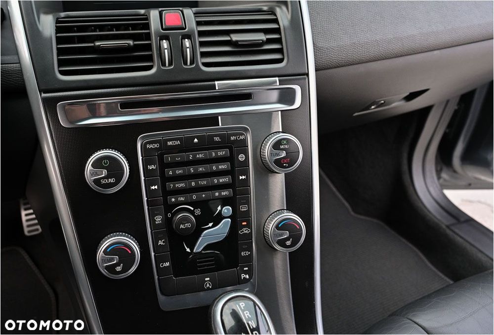 Volvo XC 60 D4 Drive-E R-Design Momentum - 24