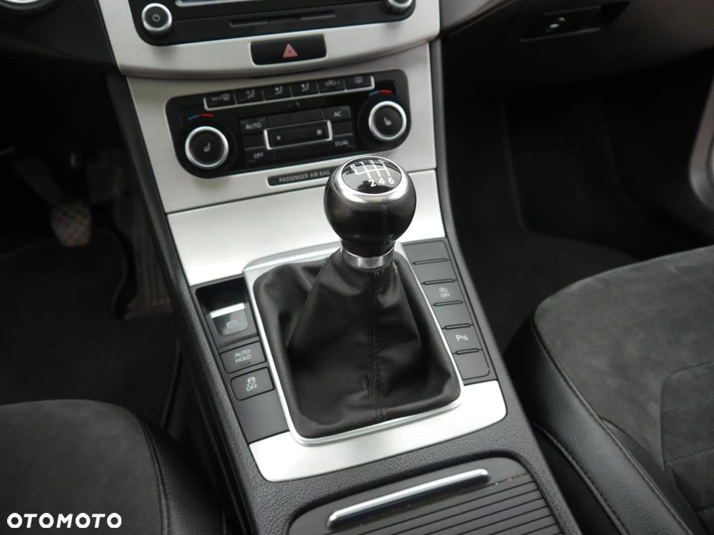 Volkswagen Passat 2.0 TDI BlueMotion Technology Highline - 11