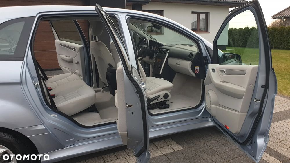 Mercedes-Benz Klasa B 180 BlueEFFICIENCY Edition - 26