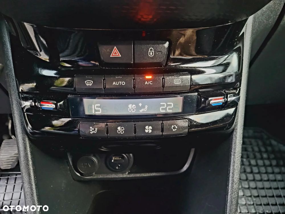 Peugeot 2008 1.2 Pure Tech Allure S&S - 7