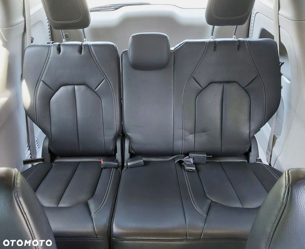 Chrysler Pacifica - 19