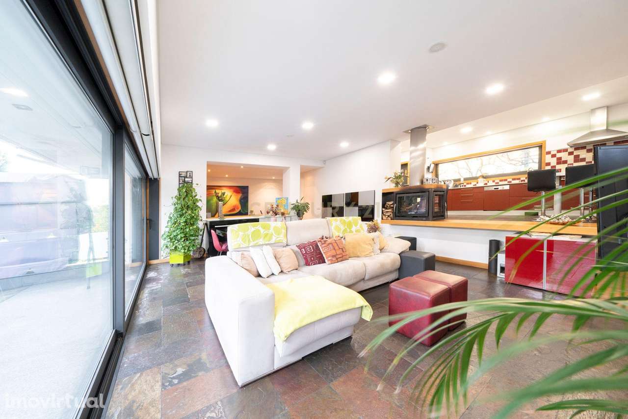 Moradia T4+2 Arquitetura Moderna com Garagem e Anexos | Oliveira de Az - Grande imagem: 5/57