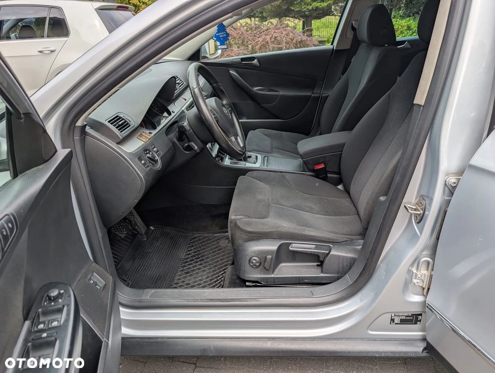 Volkswagen Passat Variant 1.6 TDI BlueMotion - 16