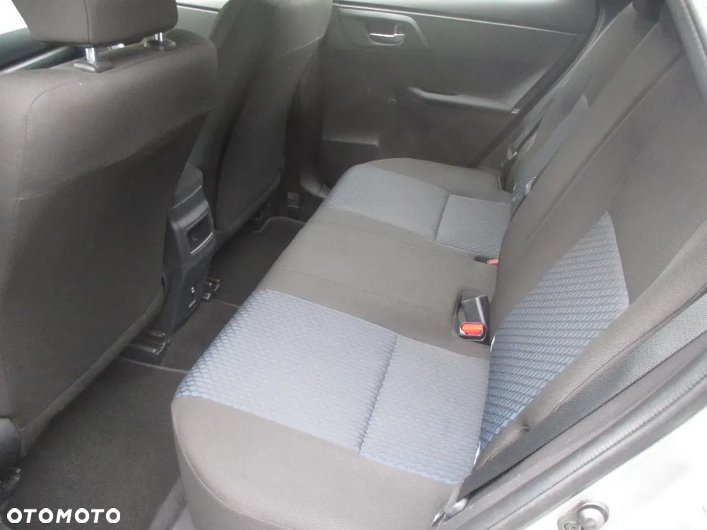 Toyota Auris 1.33 Dual-VVT-i - 11