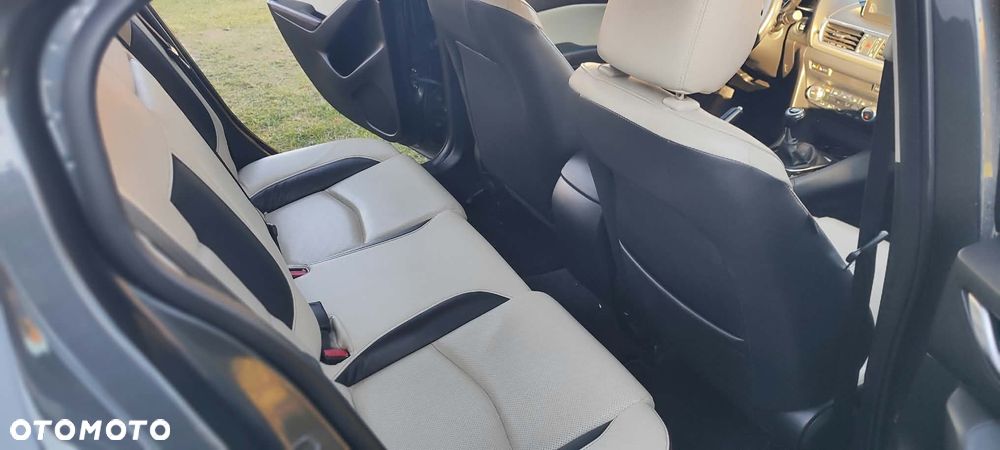 Mazda 3 - 4