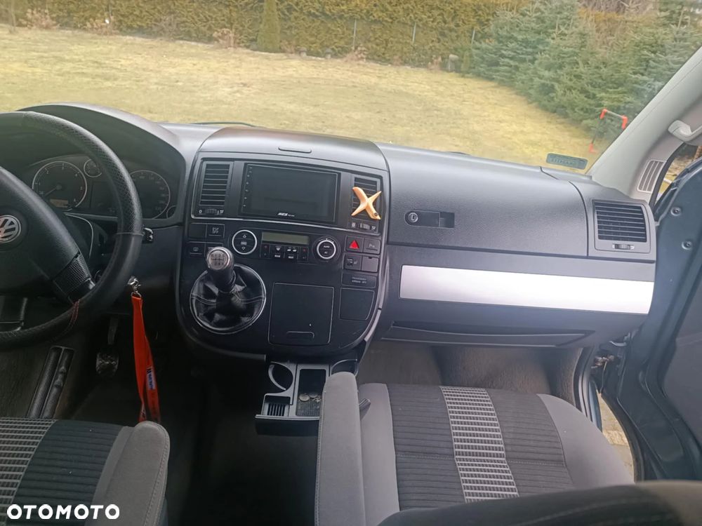 Volkswagen Caravelle - 21