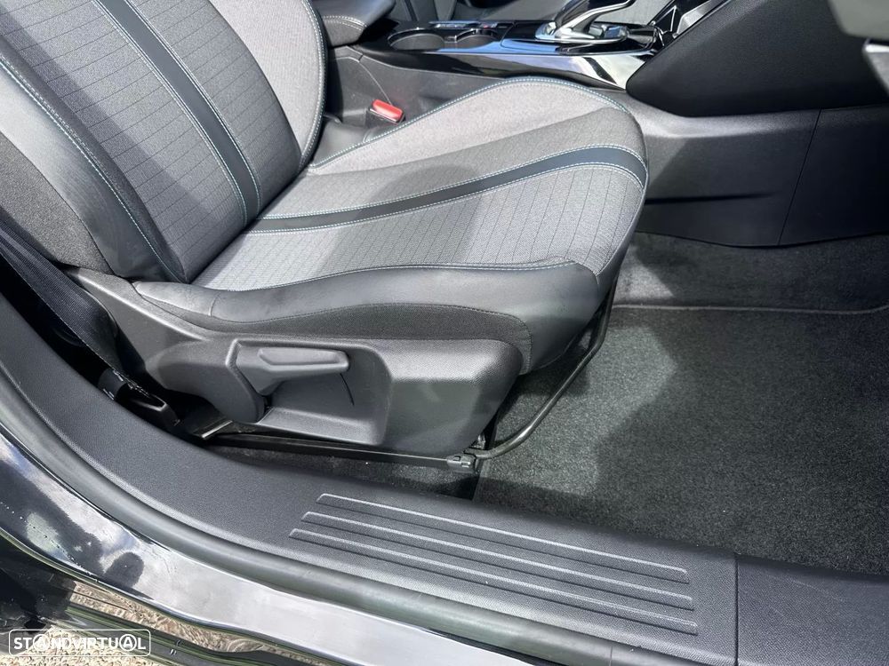 Peugeot 2008 PureTech 130 EAT8 Allure Pack - 52