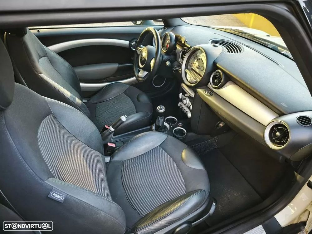 MINI 3 Portas Cooper D - 18