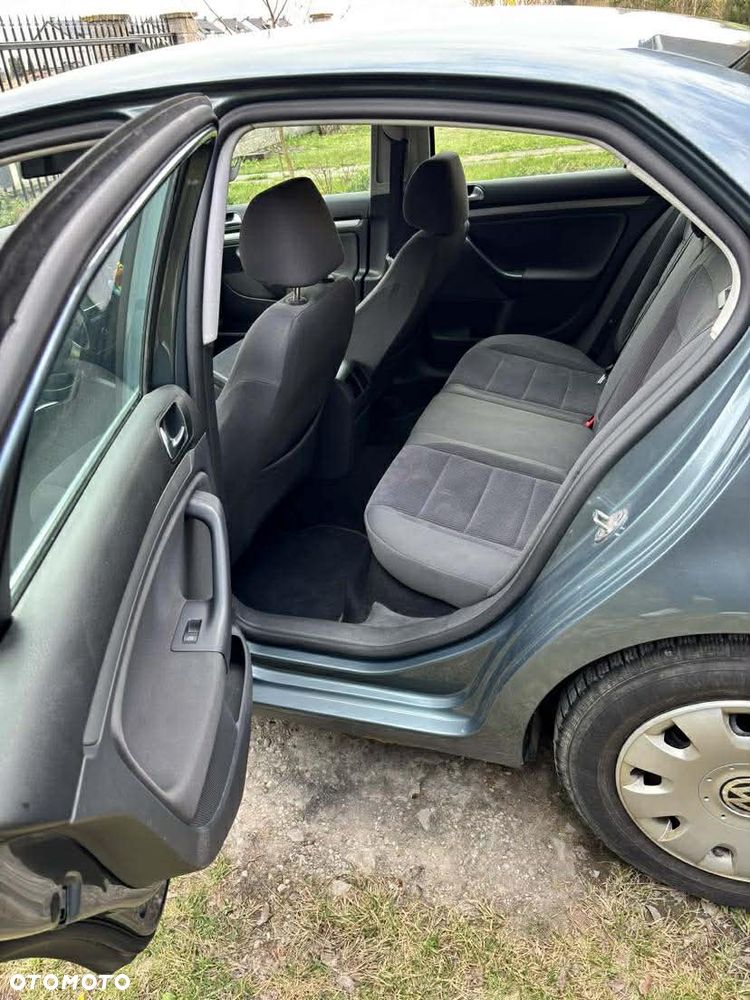Volkswagen Jetta 1.6 FSI Comfortline - 11