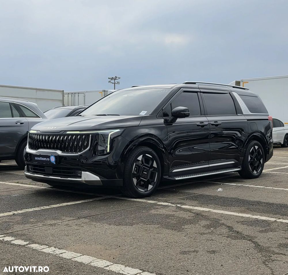 Kia Carnival - 2
