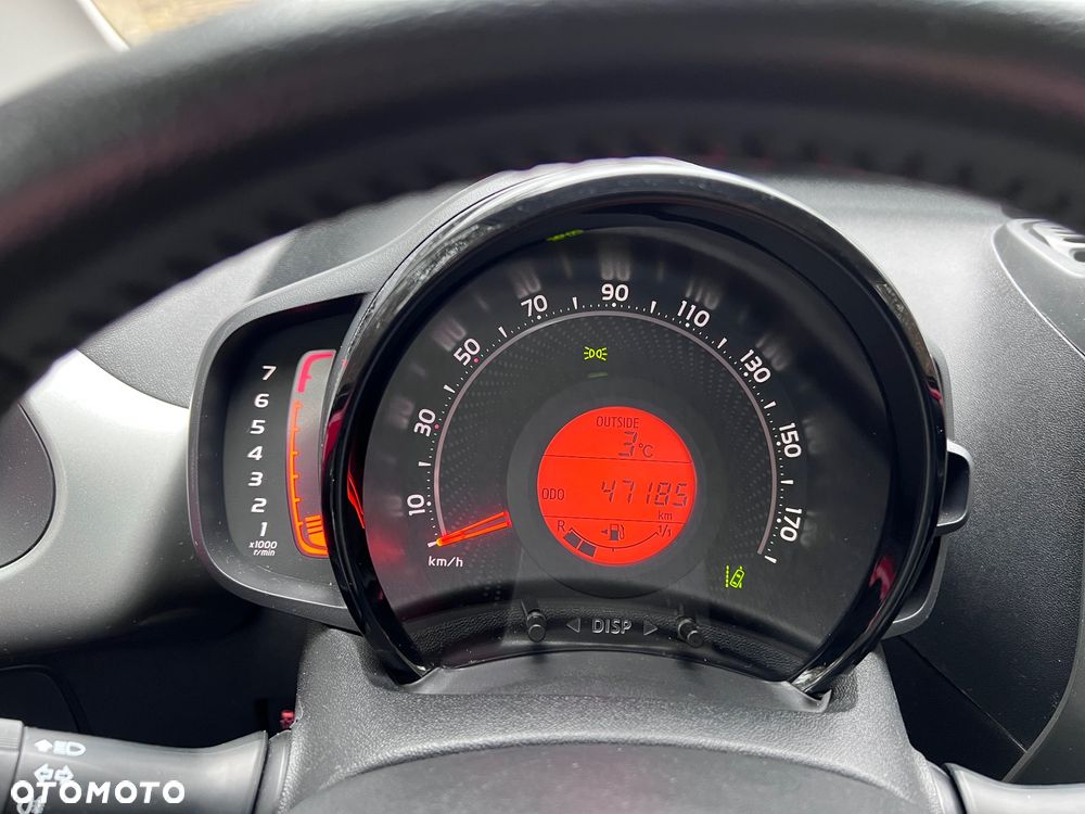 Toyota Aygo x-play - 24