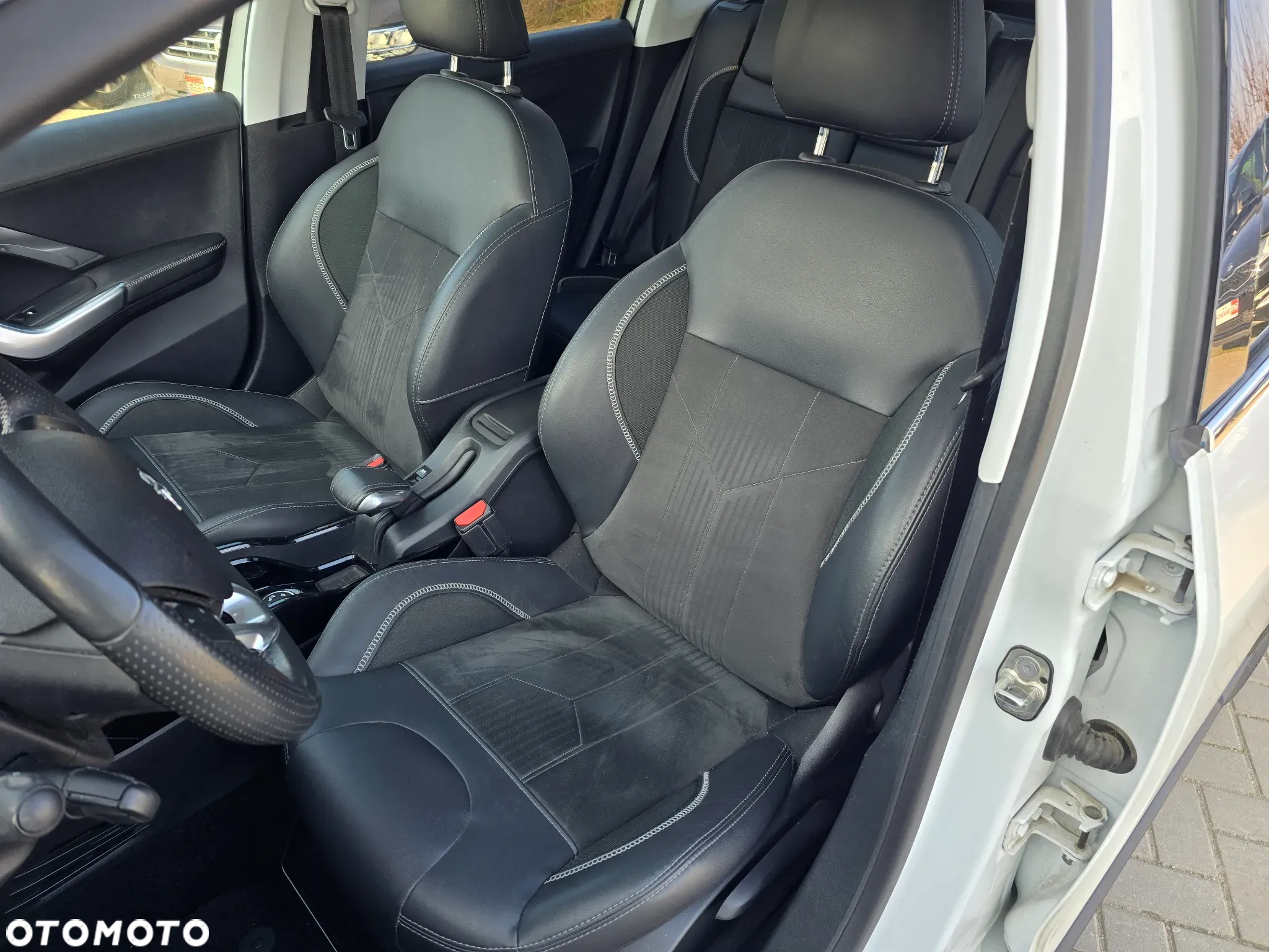 Peugeot 2008 - 12