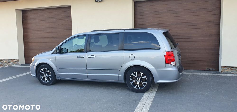 Dodge Grand Caravan - 2