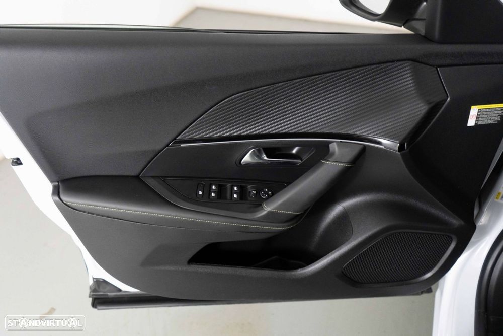 Peugeot 2008 1.2 PureTech GT EAT8 - 21