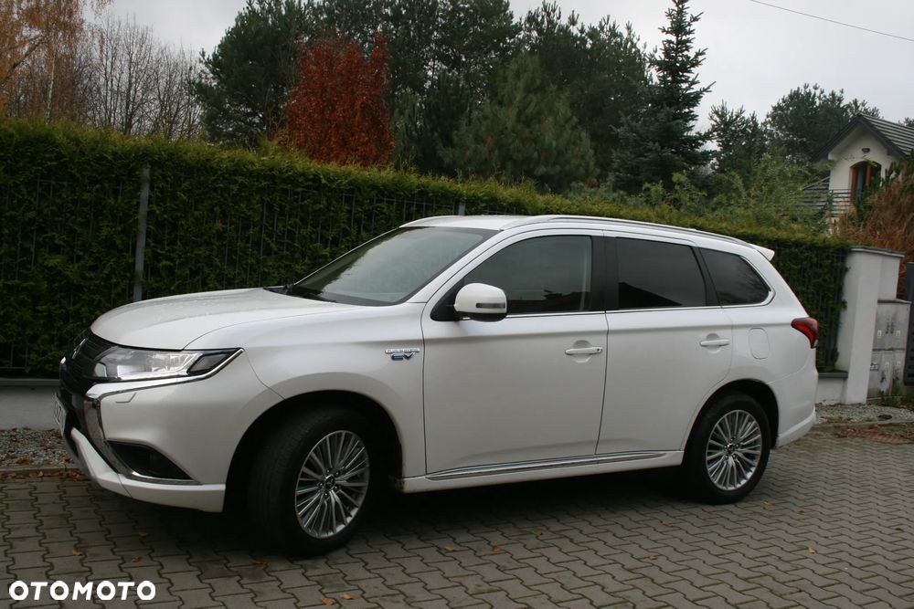 Mitsubishi Outlander Instyle + - 40