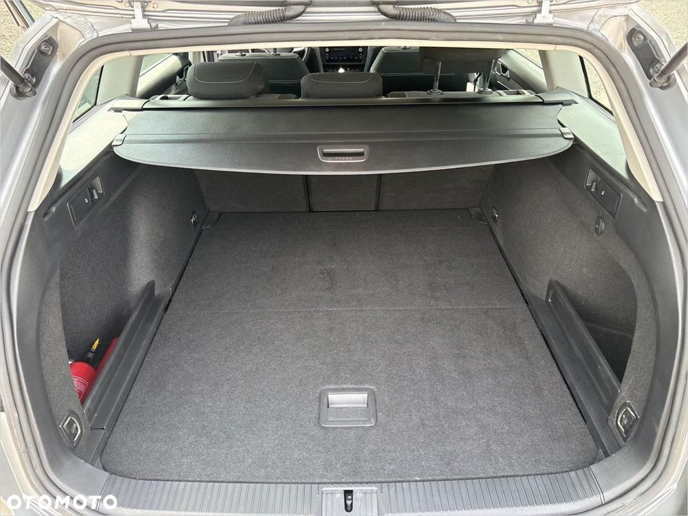 Volkswagen Passat Variant 2.0 TDI EVO Business DSG - 16