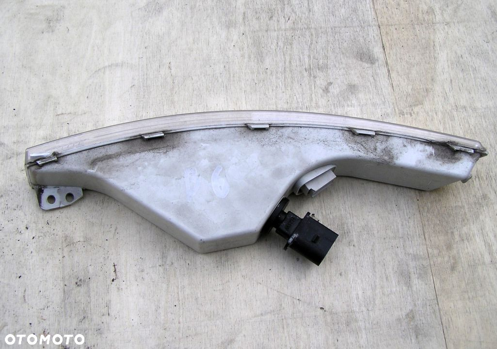 VW PASSAT B6 Org. KIERUNKOWSKAZ PRAWY 3C0953042L - 2