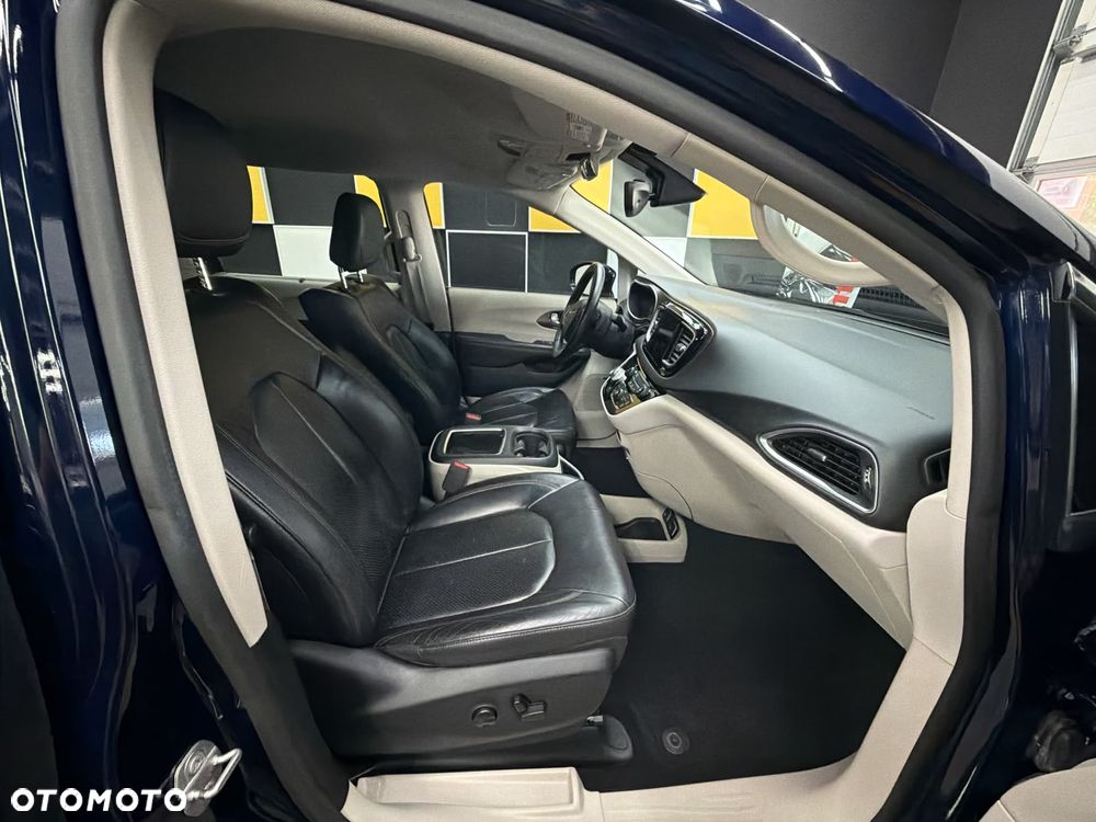 Chrysler Pacifica - 5