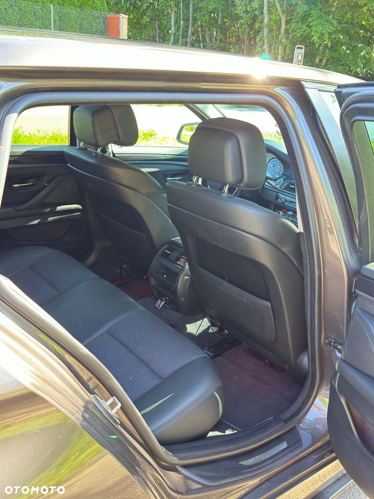 BMW Seria 5 525d - 11