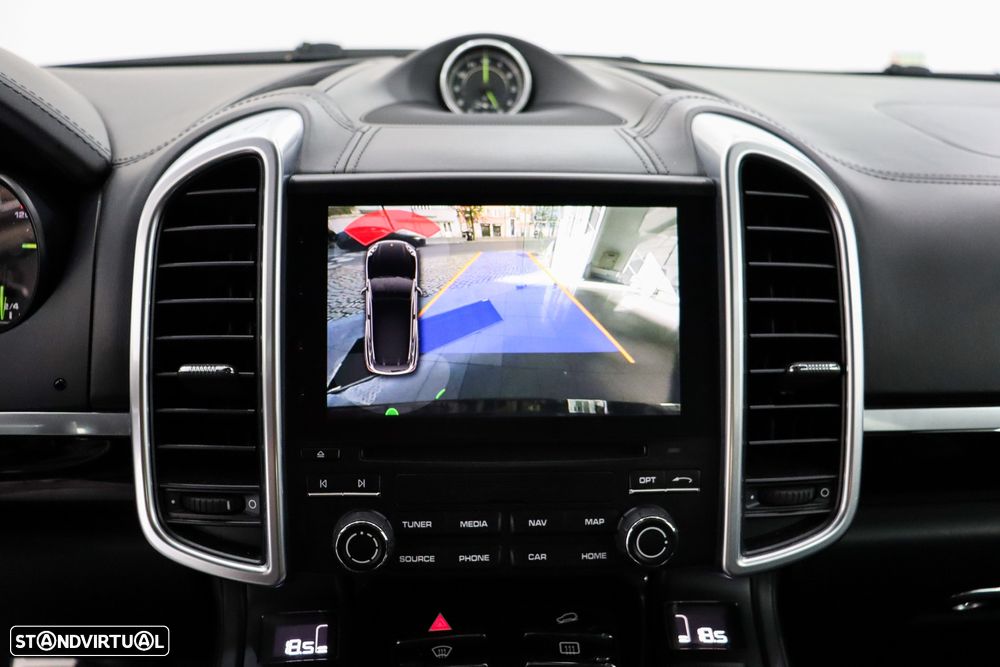 Porsche Cayenne - 23