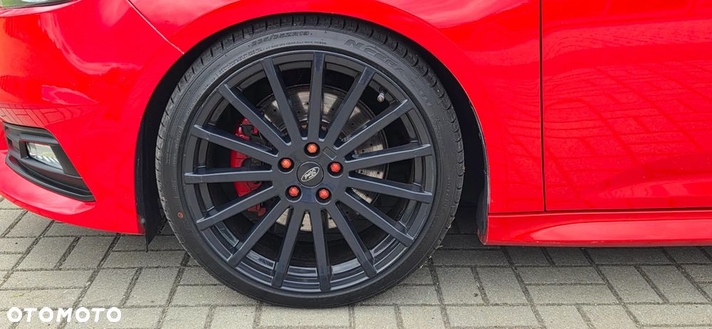 Ford Focus 2.0 EcoBoost ST mit Leder-Exclusiv-Paket - 17