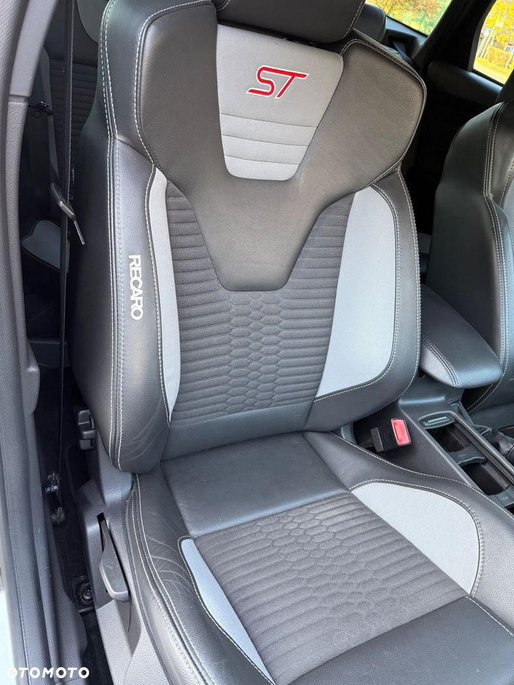 Ford Focus 2.0 TDCi ST - 33