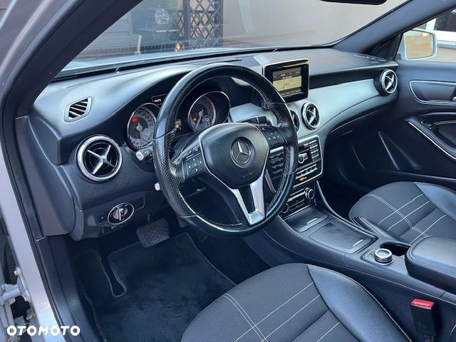 Mercedes-Benz GLA 220 CDI 4Matic 7G-DCT - 16