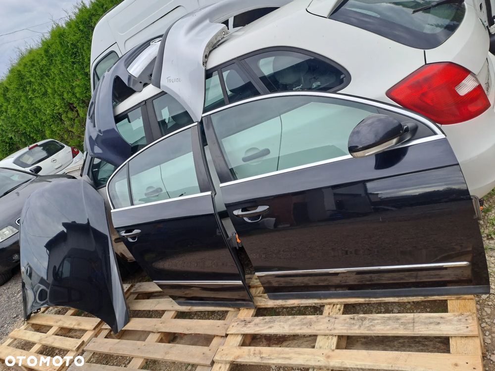 Volkswagen Passat B6 drzwi kompletne kod lakieru LC9X - 1