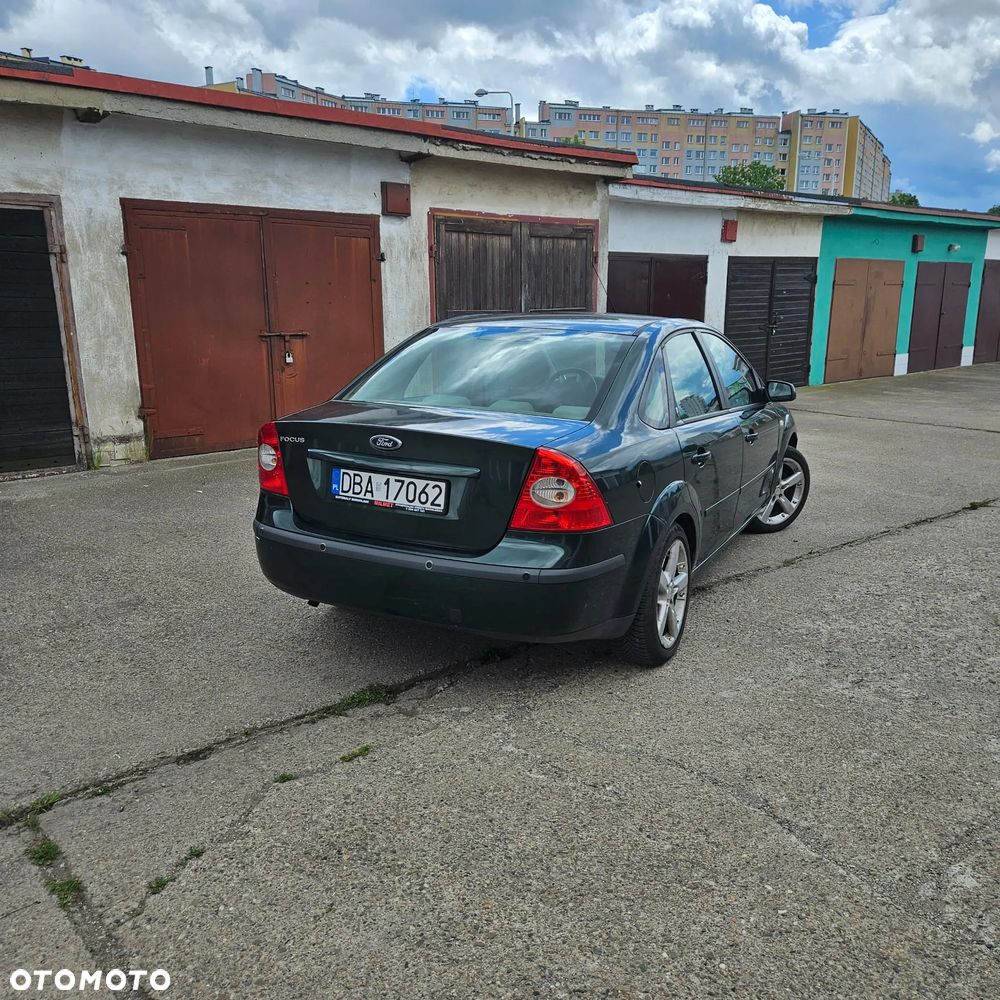 Ford Focus 1.6 Ghia - 19